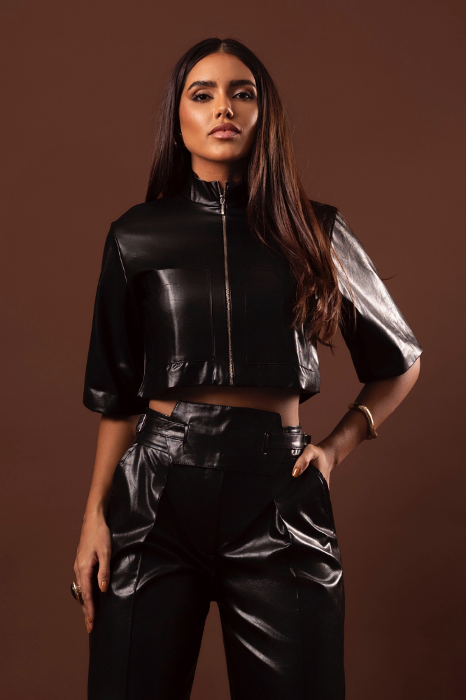 Blazer Cropped Zíper Couro Anitta